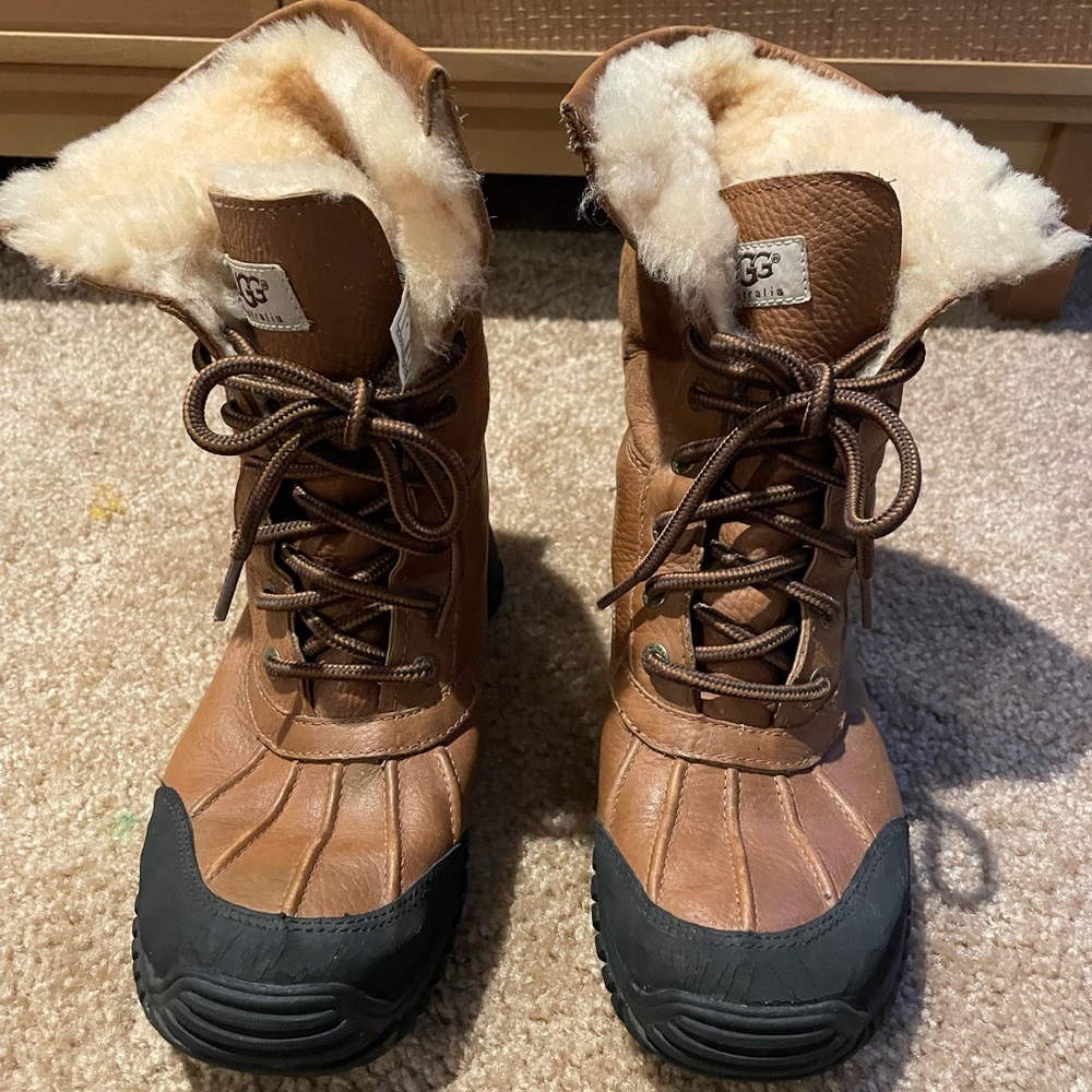 UGG Women's Adirondack Chestnut Color Size 8